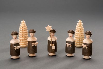 Kurrendefiguren mit Hut - 1Sterntrger, 4 Buchtrger,2 Ringelbume